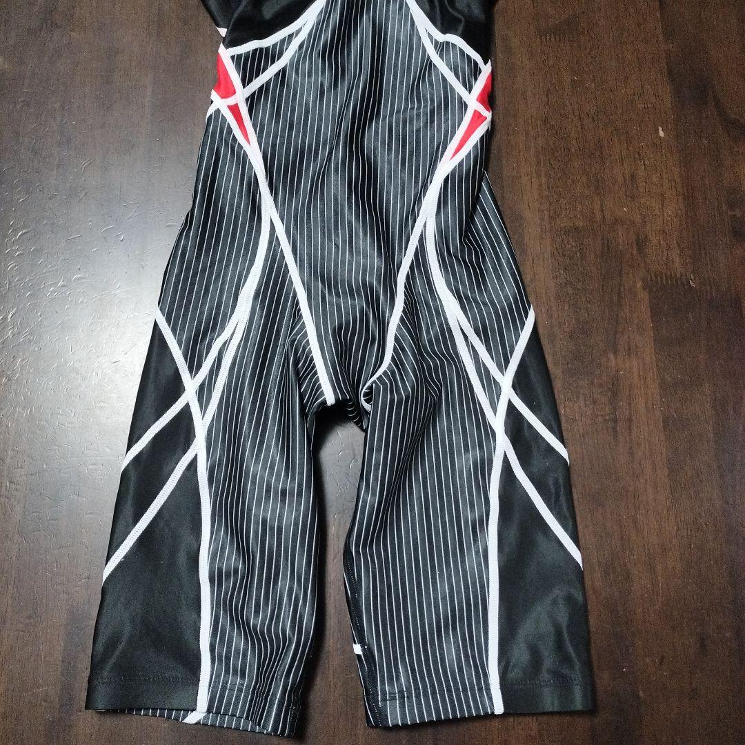 asics スポーツ用水着 黒/赤 ストライプ
