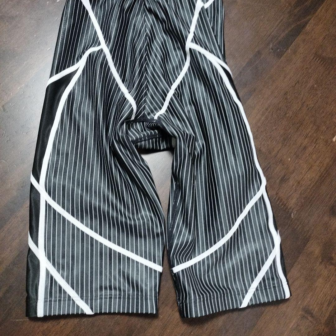 asics スポーツ用水着 黒/赤 ストライプ