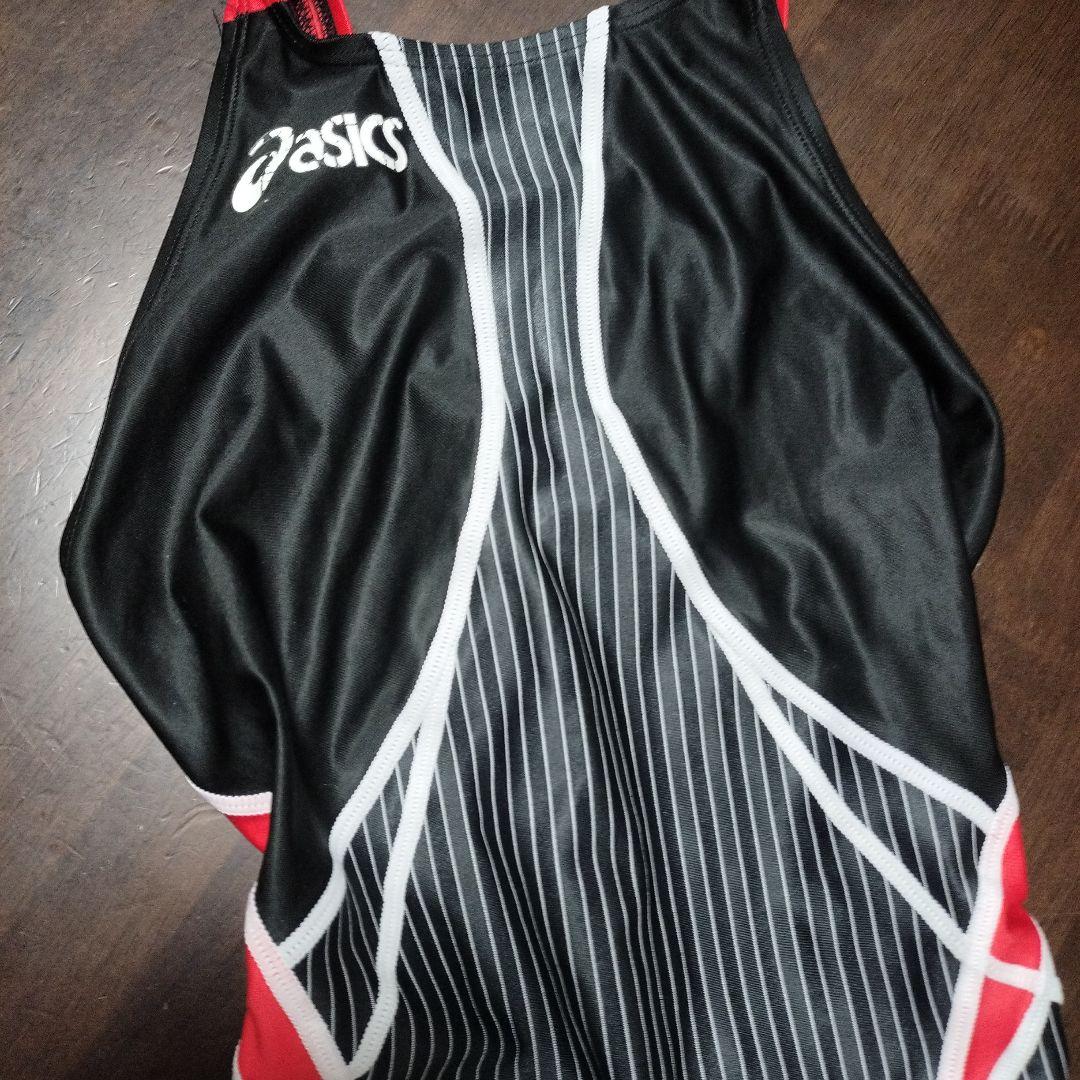 asics スポーツ用水着 黒/赤 ストライプ