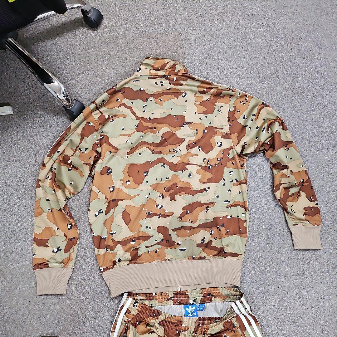 adidas 迷彩柄ジャージセットアップ