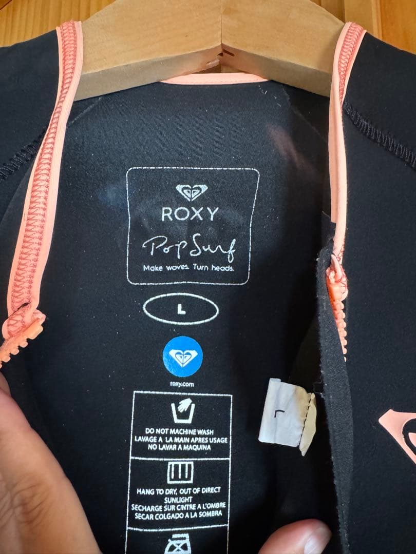 ROXY フルスーツ ブラック・マルチカラー