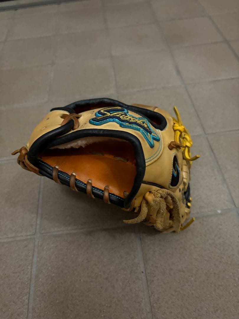 スラッガー 軟式内野用グローブ