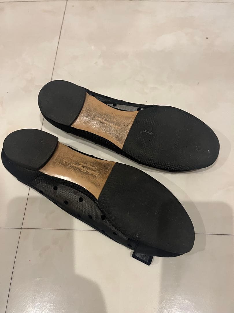 フェラガモフラットシューズ 7D リボン付きドットブラックフラットシューズ