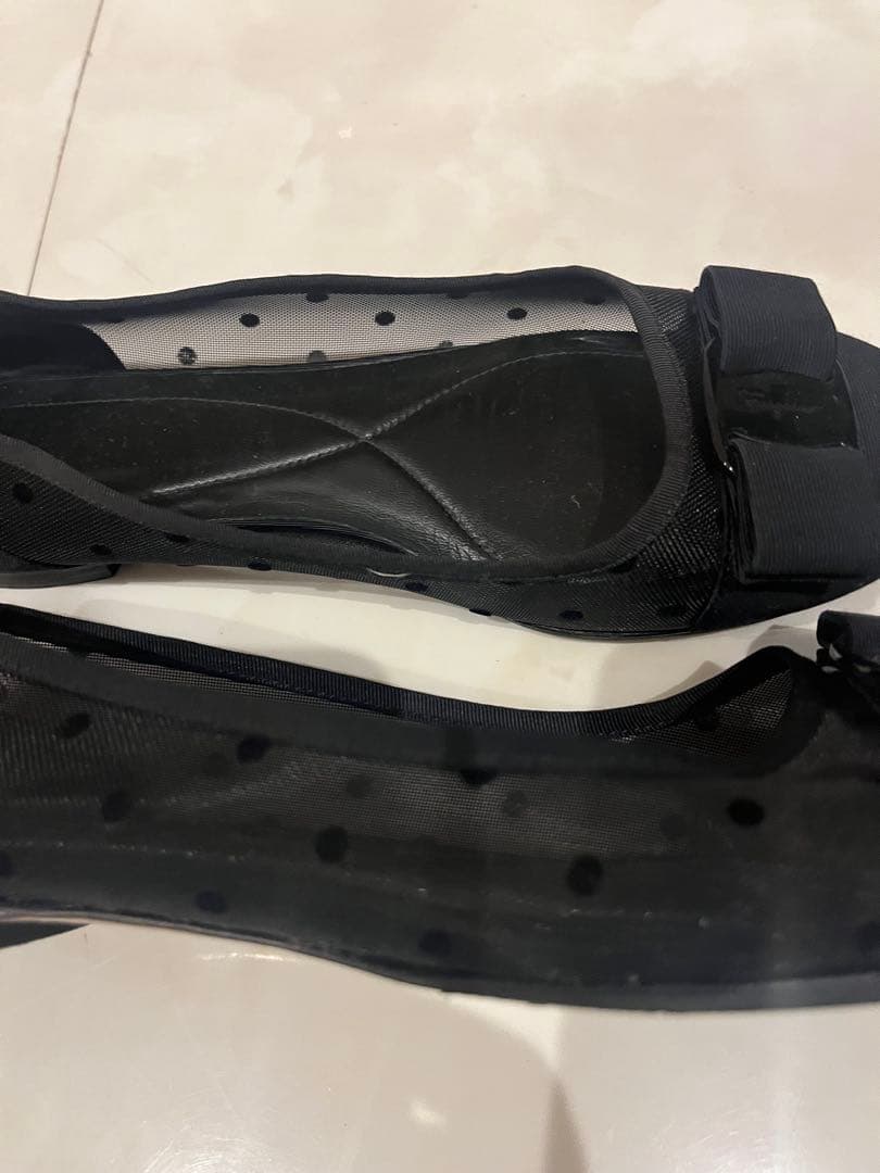 フェラガモフラットシューズ 7D リボン付きドットブラックフラットシューズ