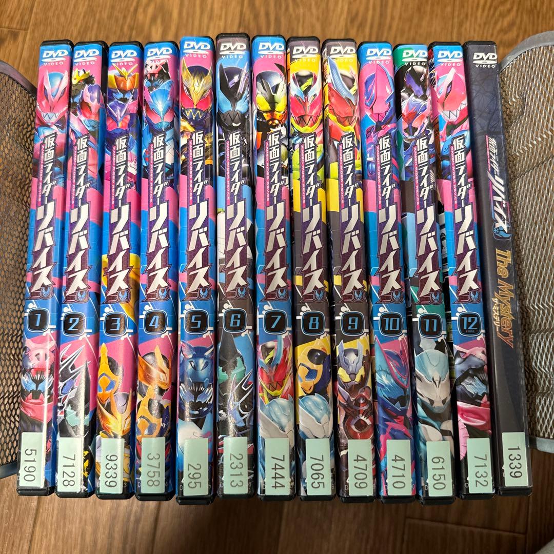 【ケース無しで割引】仮面ライダーリバイス 全巻+劇場版　レンタル落ち