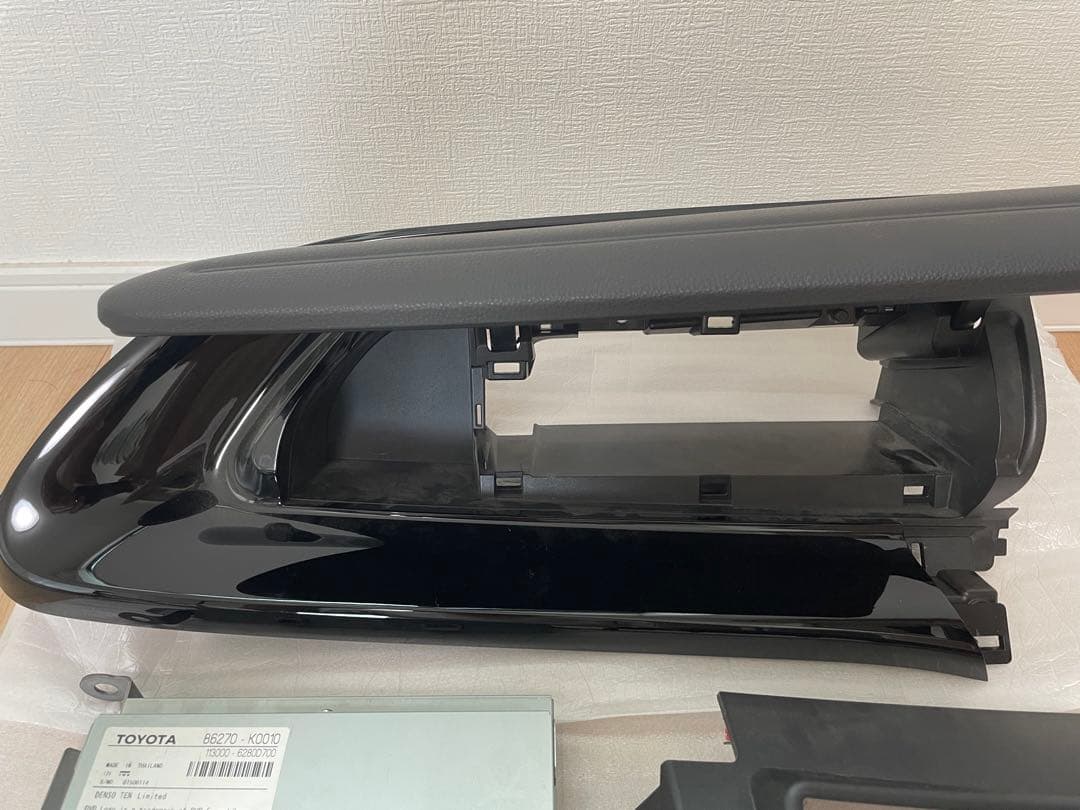 トヨタ純正 CD・DVDデッキ アクア アッパーパネル付 86270-K0010