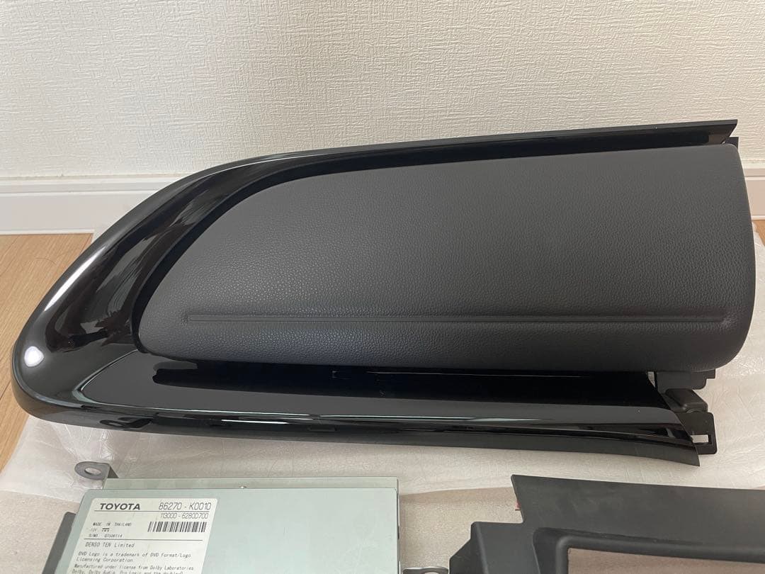 トヨタ純正 CD・DVDデッキ アクア アッパーパネル付 86270-K0010