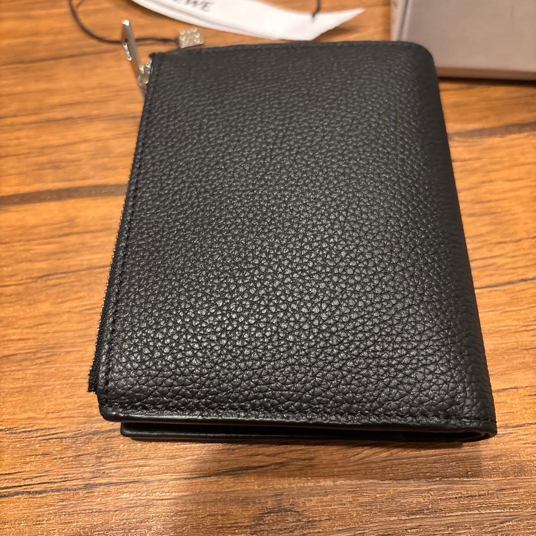 ※最終値下げ本日限り　LOEWE 二つ折り財布