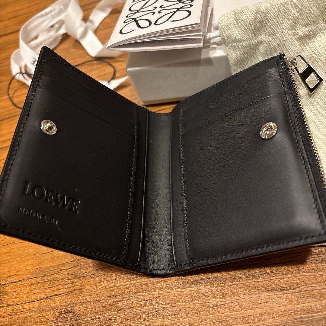 ※最終値下げ本日限り　LOEWE 二つ折り財布