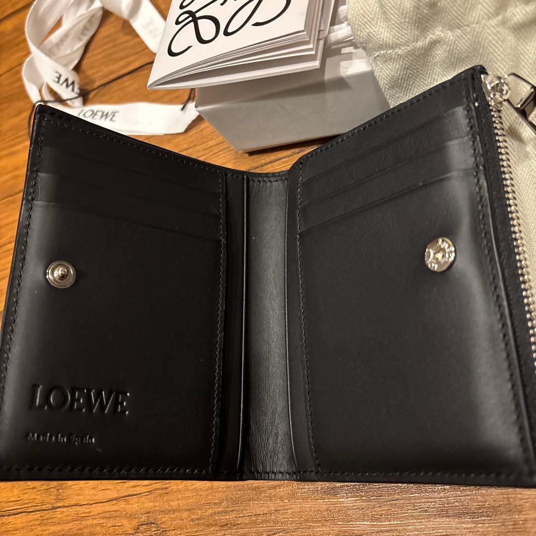 ※最終値下げ本日限り　LOEWE 二つ折り財布