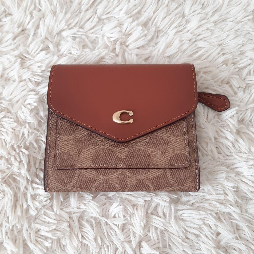 未使用品　COACH　コーチ　三つ折り財布　シグネチャー　ブラウン　C2329