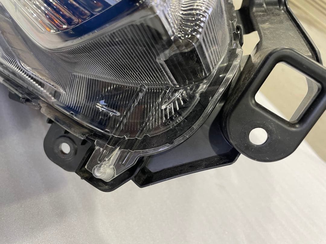 スイフト　ヘッドライト zddds