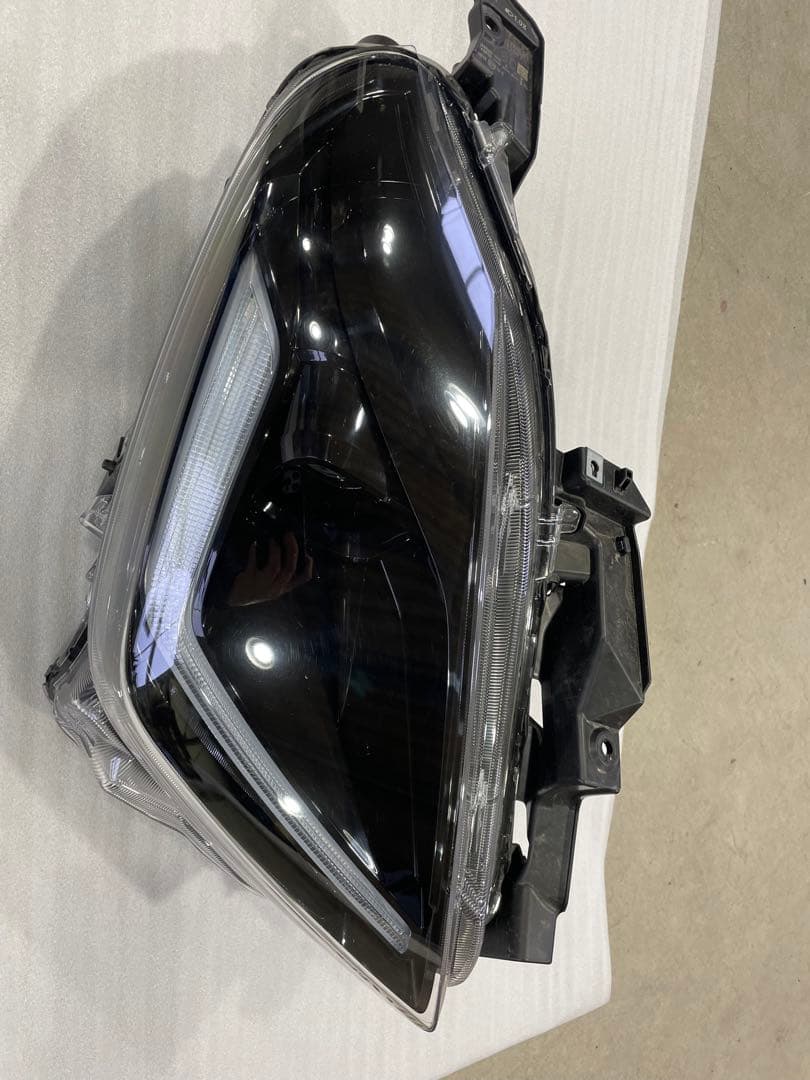スイフト　ヘッドライト zddds