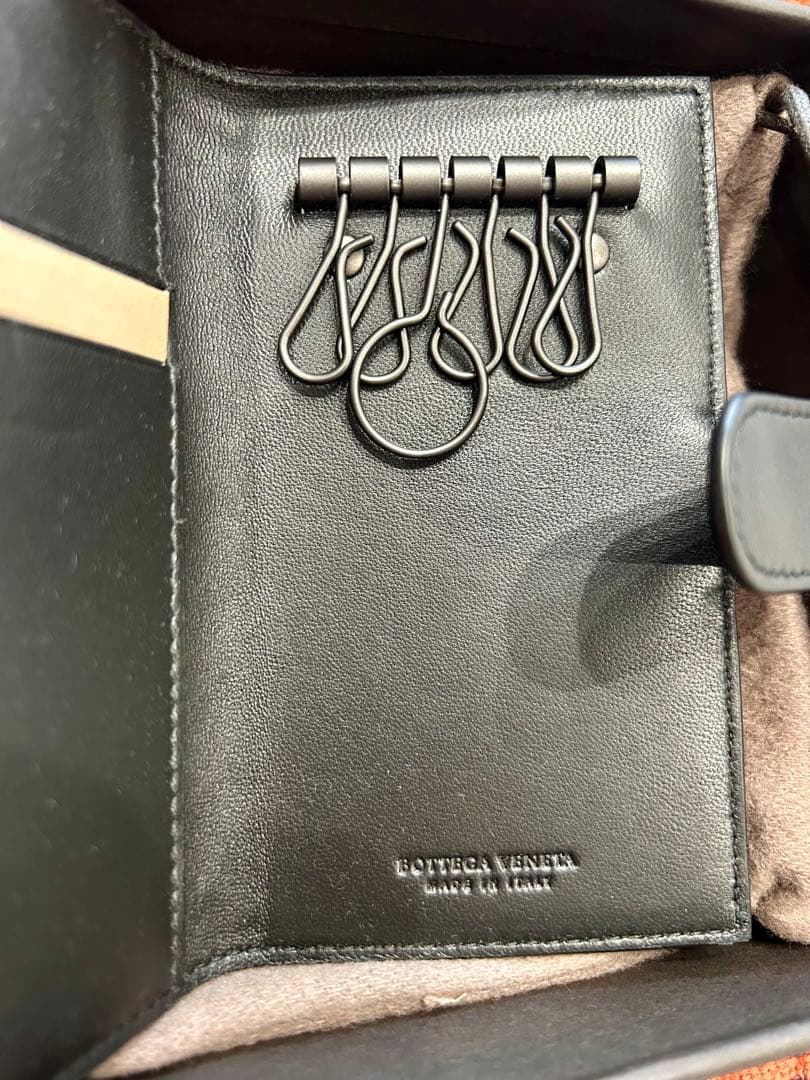 ブラックレザー編み込みキーケース