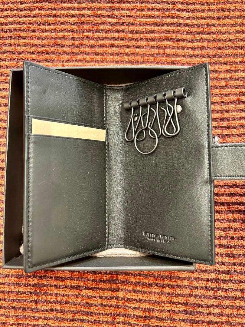 ブラックレザー編み込みキーケース