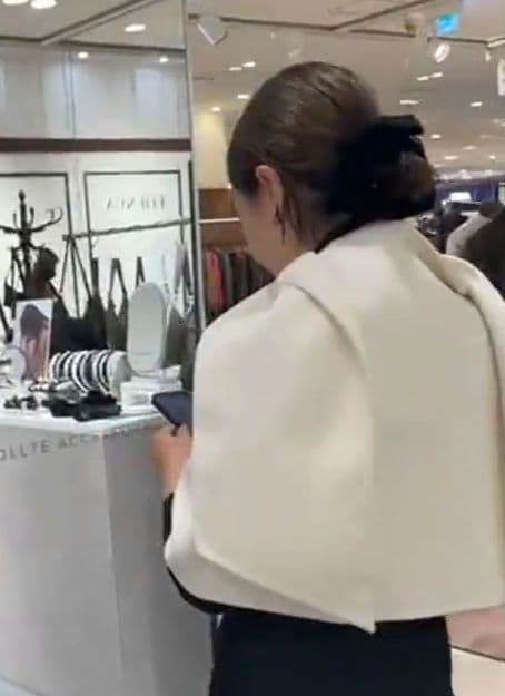 新品完売未使用人気デコルテアクセサリーストールヘイブveryメゾンドドルチェ阪急