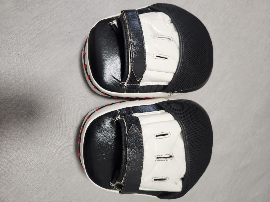 Fairtex キックミット 黒/白