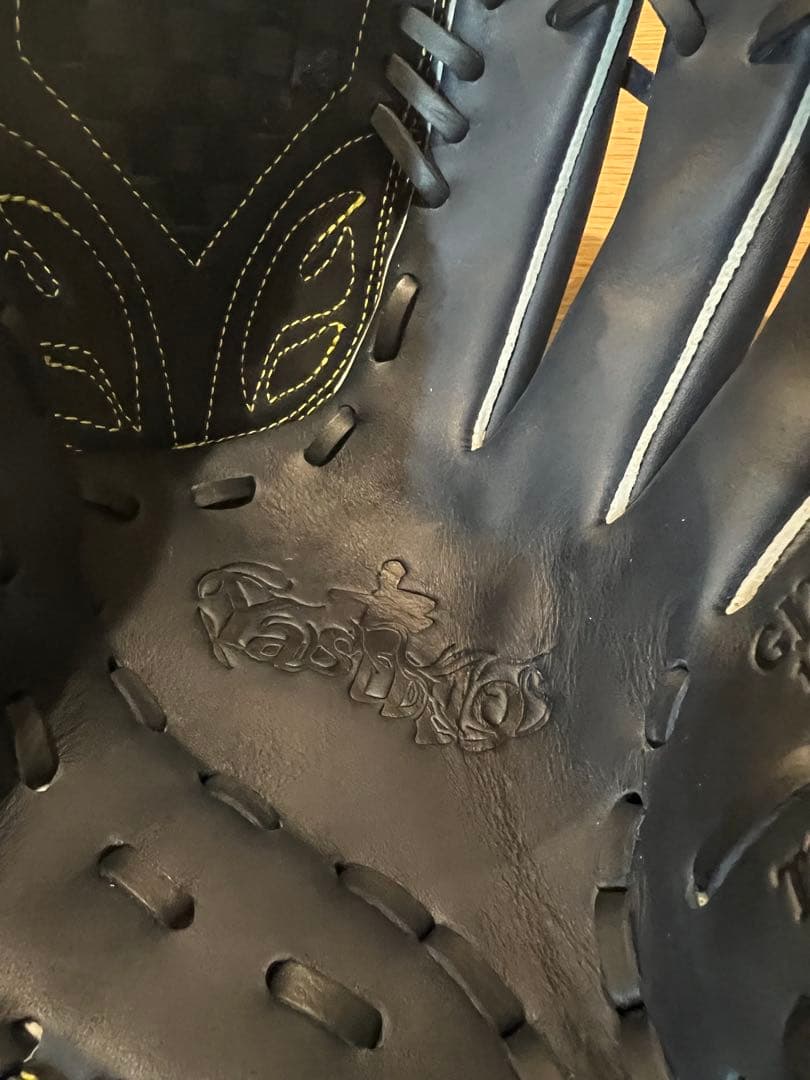 山﨑康晃グローブ　子ども用