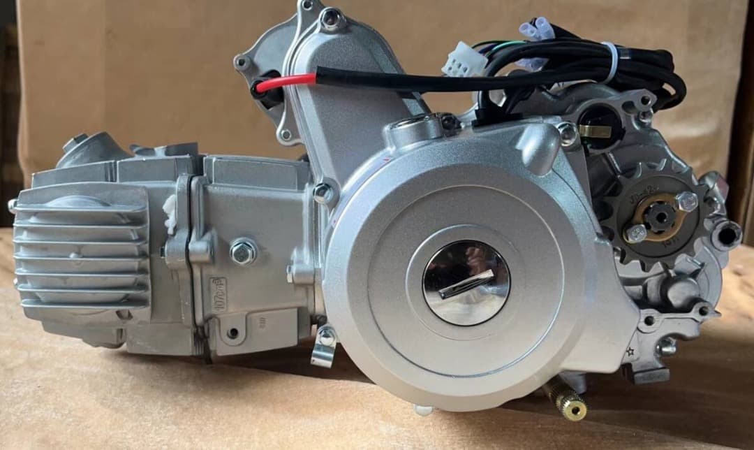 エンジン：125cc、トップマウントスターターモーター、アルミシリンダー、カブ