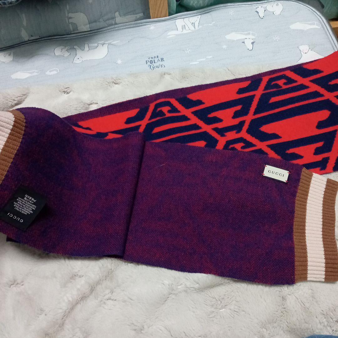 GUCCI マフラー 赤