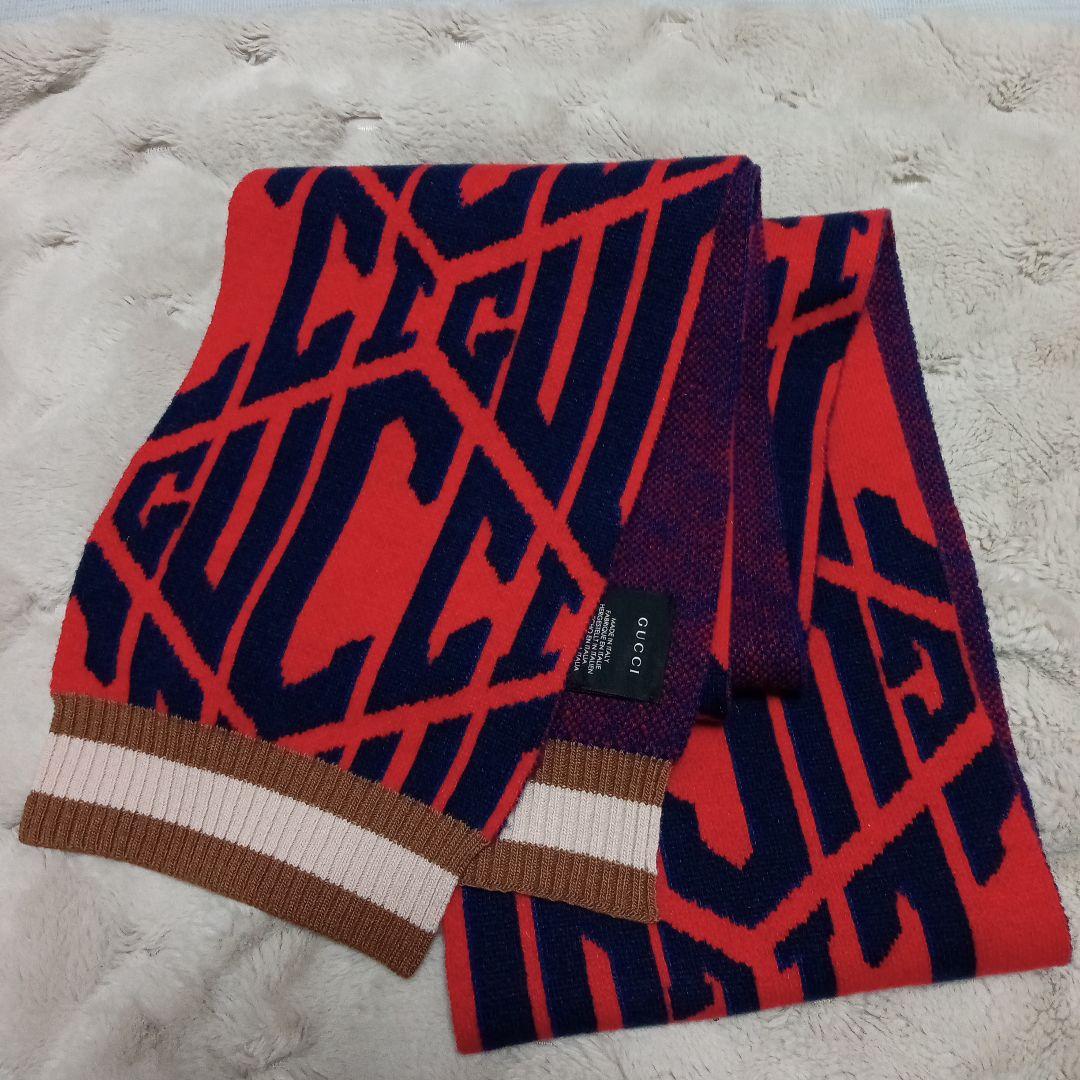 GUCCI マフラー 赤