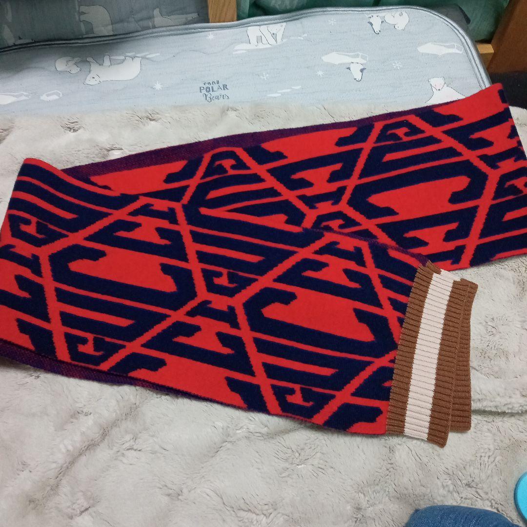 GUCCI マフラー 赤