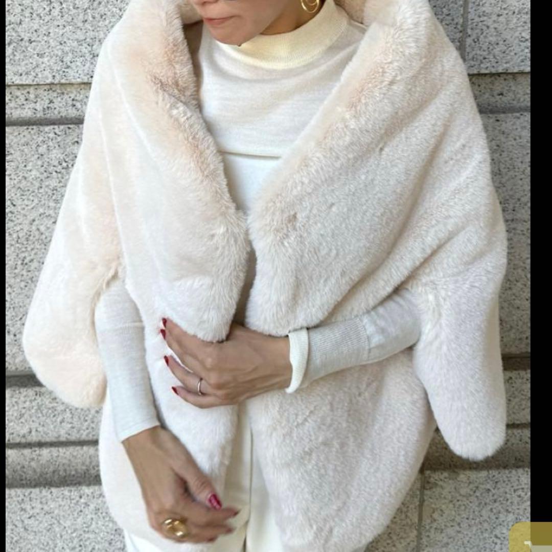 [新品]JENNEリッチボリュームファーケープ　アイボリー