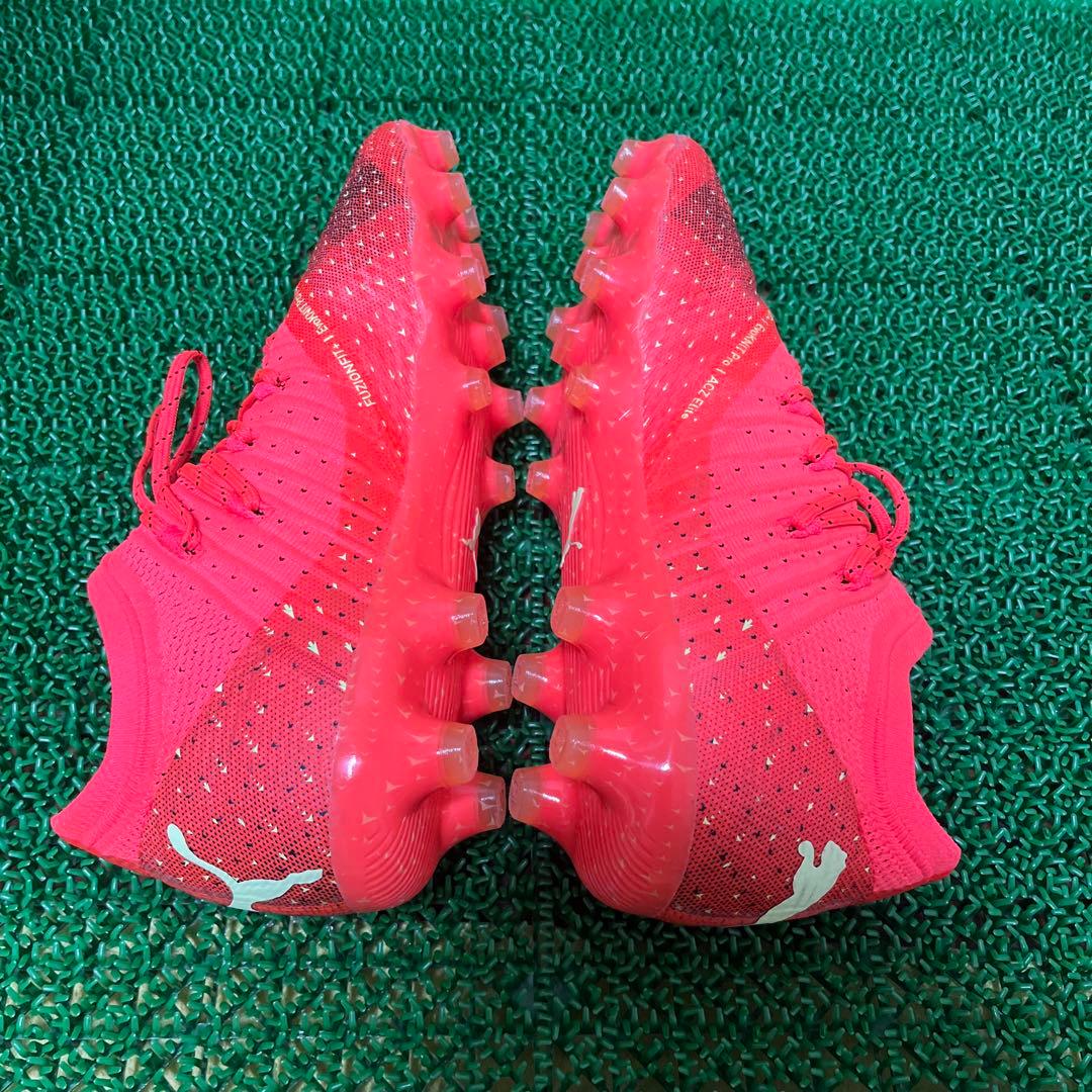 プーマ サッカースパイクフューチャーZ 1.4 HG/AG(オレンジ×イエロー)