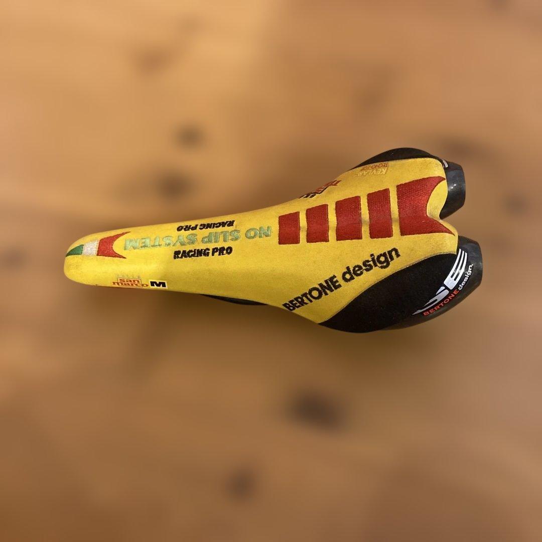 BERTONE design Racing Pro サドル