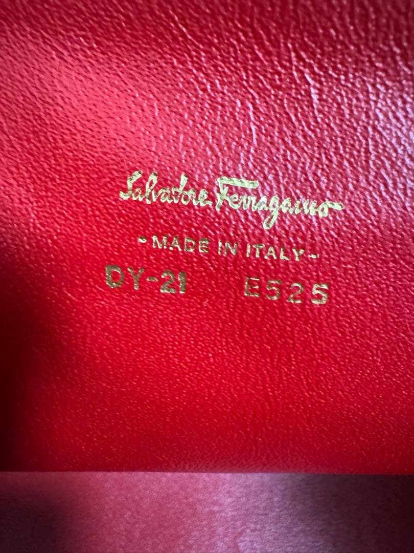 フェラガモ レザートートバッグ ベージュ　ゴールド金具　比較的美品