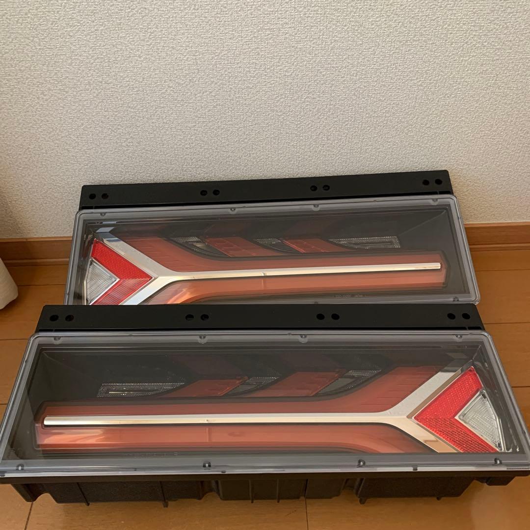 小糸LEDテールランプ3連