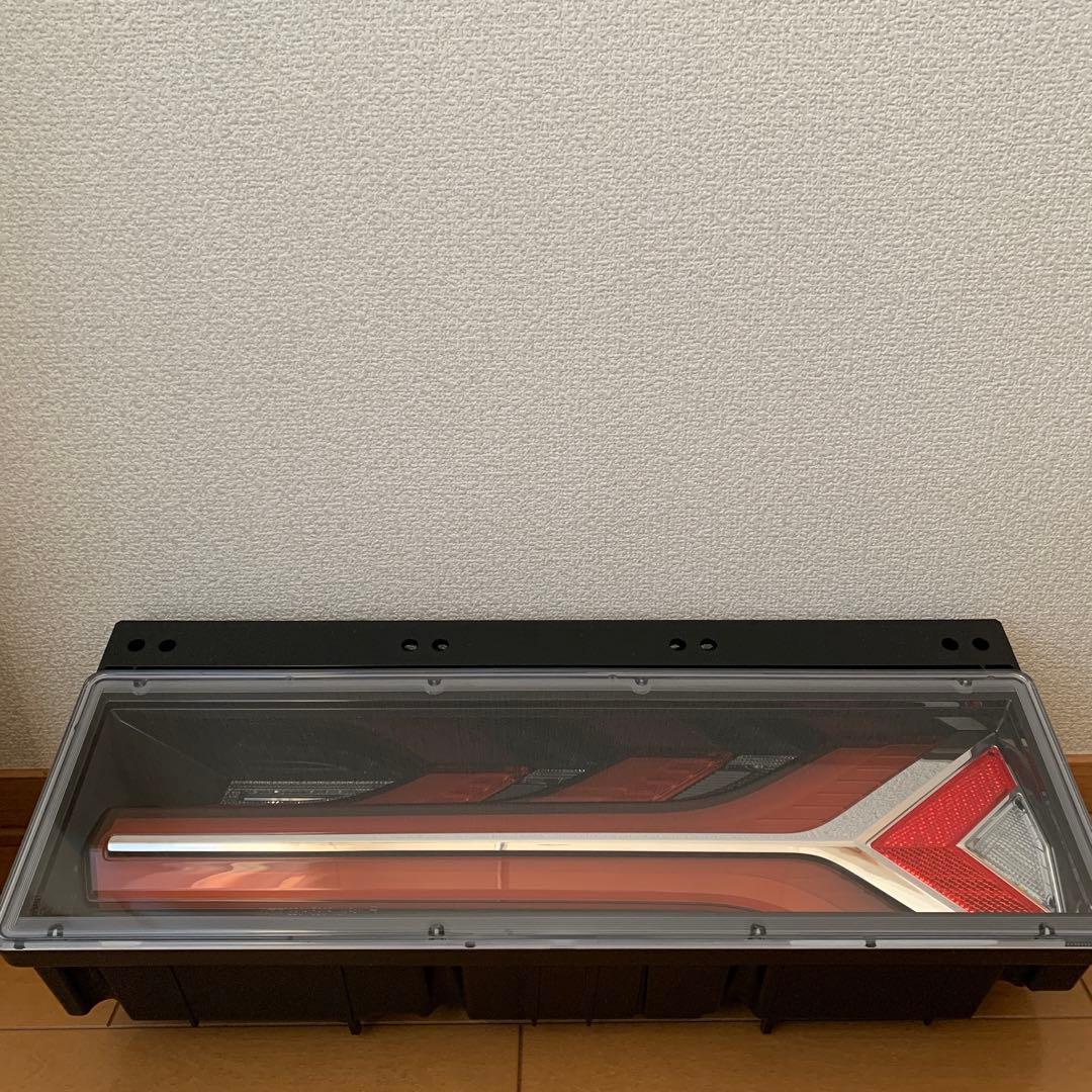 小糸LEDテールランプ3連