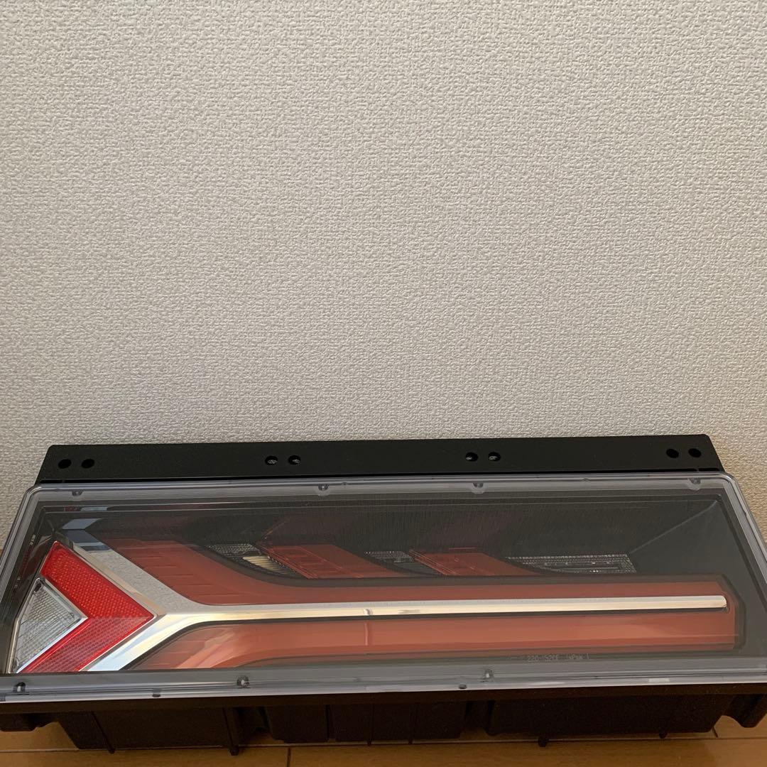 小糸LEDテールランプ3連