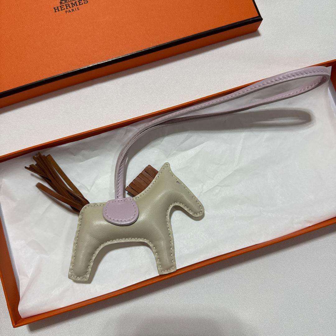 【箱付き】エルメス PM チャーム レザー ベージュ　ピンク　ロデオ