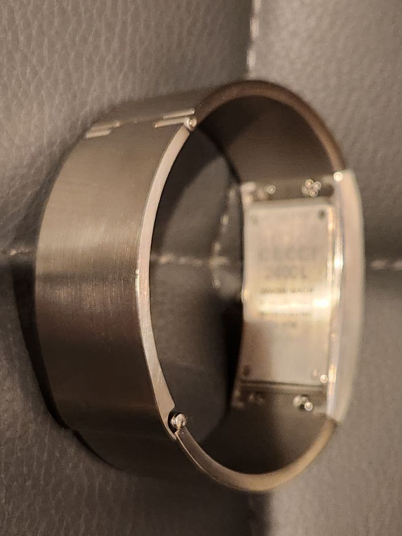 美品 GUCCI 2400L バングル 時計 ブレスレット レディース メンズ