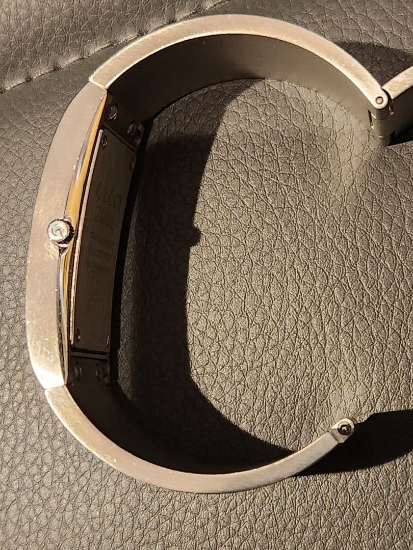 美品 GUCCI 2400L バングル 時計 ブレスレット レディース メンズ