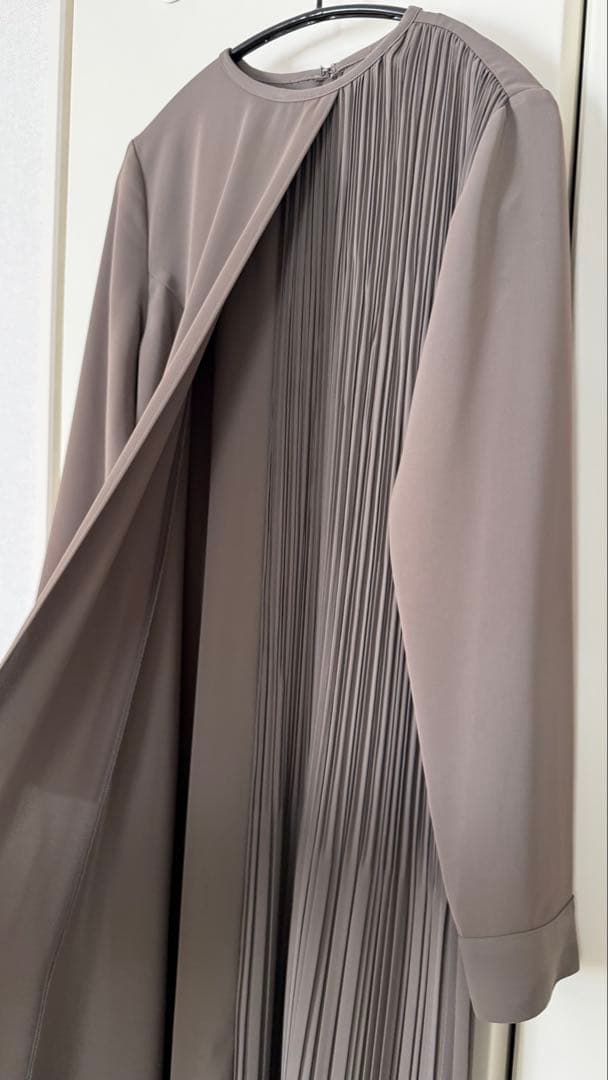 anuans アシンメトリープリーツ長袖ワンピース　フリーサイズ