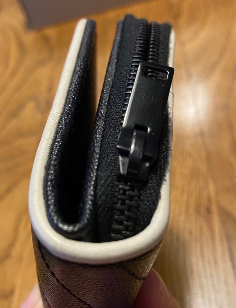 【値下げ】SAINT LAURENT 二つ折財布 ブラック