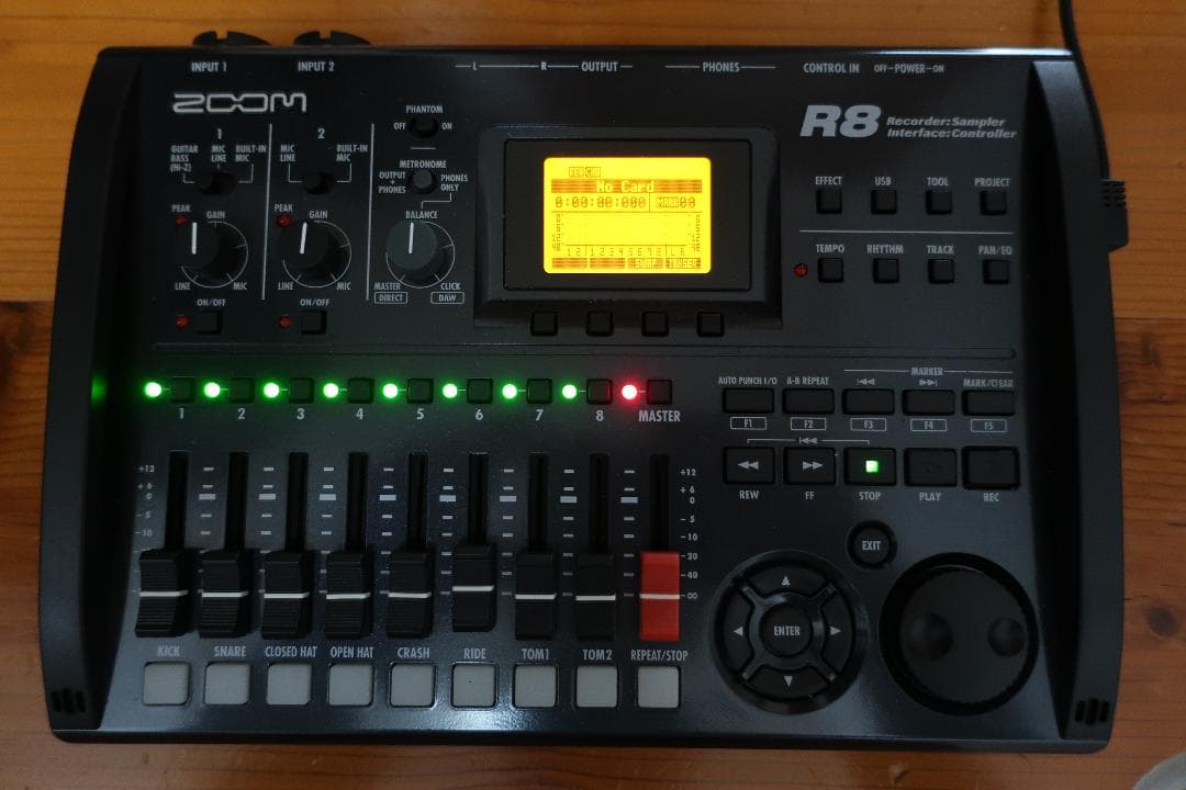 ZOOM マルチトラックレコーダー R8 ＆ フットスイッチ FS01