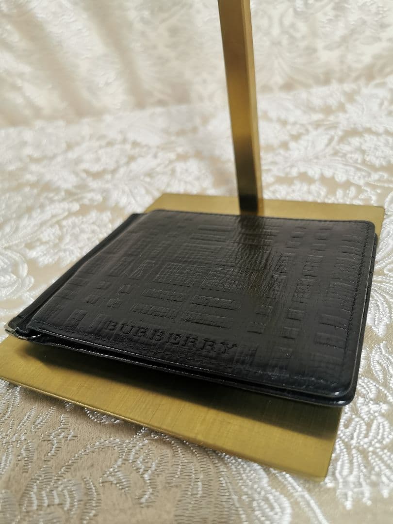 BURBERRY 　二つ折り財布　エンボズ　マネークリップ　ブラック　黒