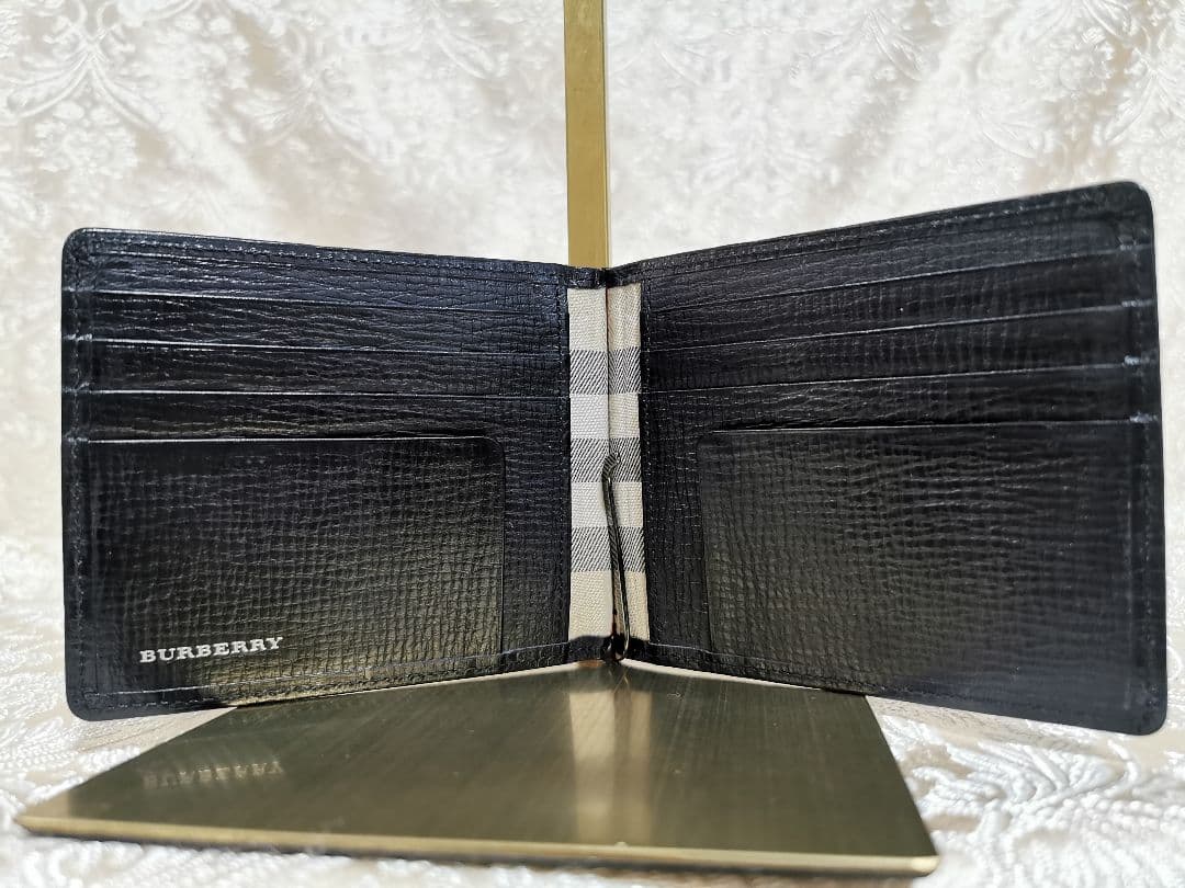 BURBERRY 　二つ折り財布　エンボズ　マネークリップ　ブラック　黒