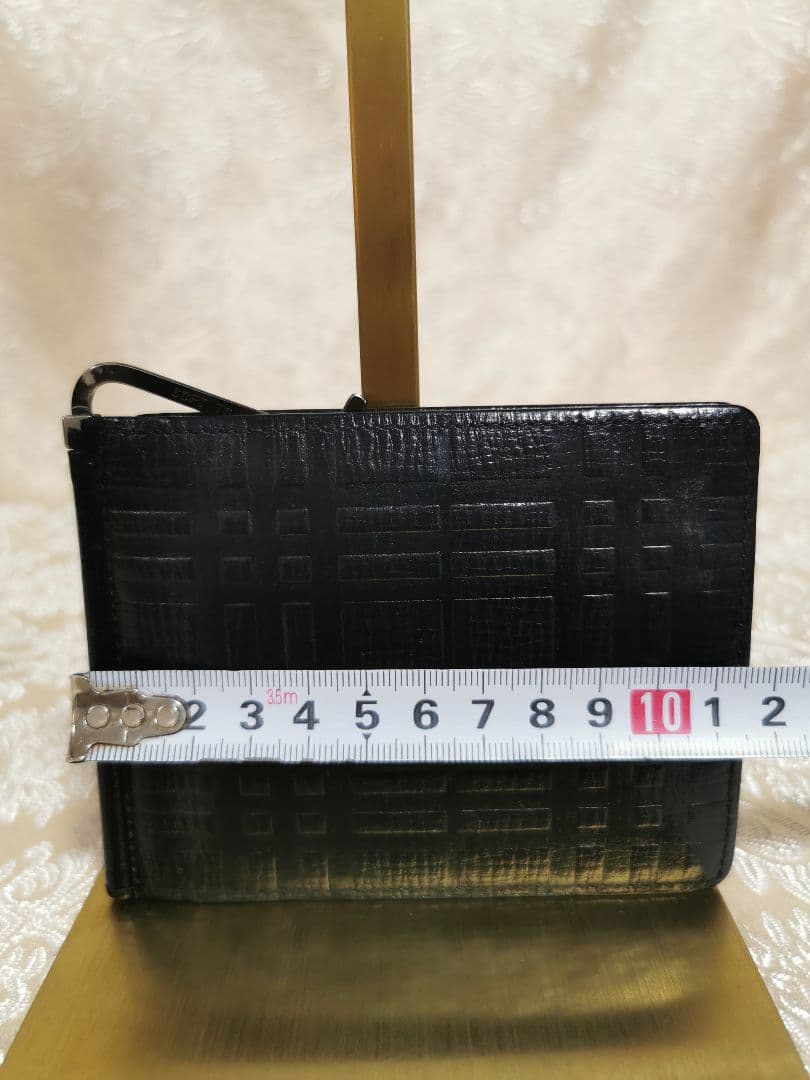 BURBERRY 　二つ折り財布　エンボズ　マネークリップ　ブラック　黒