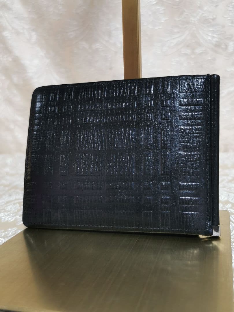 BURBERRY 　二つ折り財布　エンボズ　マネークリップ　ブラック　黒