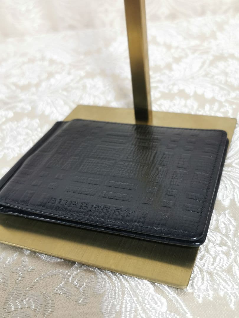 BURBERRY 　二つ折り財布　エンボズ　マネークリップ　ブラック　黒