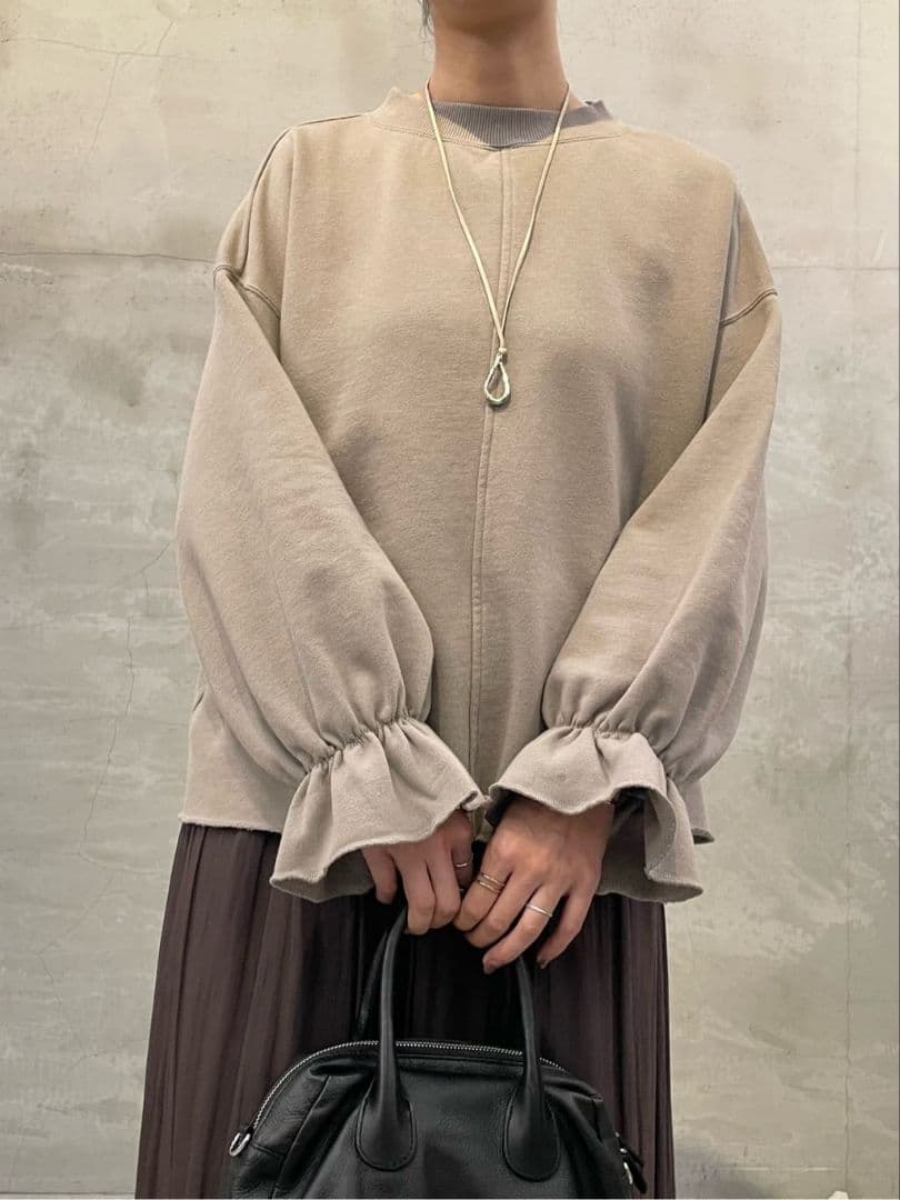 【期間限定1/24まで】 新品タグ付　ビアズリー　袖口フリルトレーナー 26SS