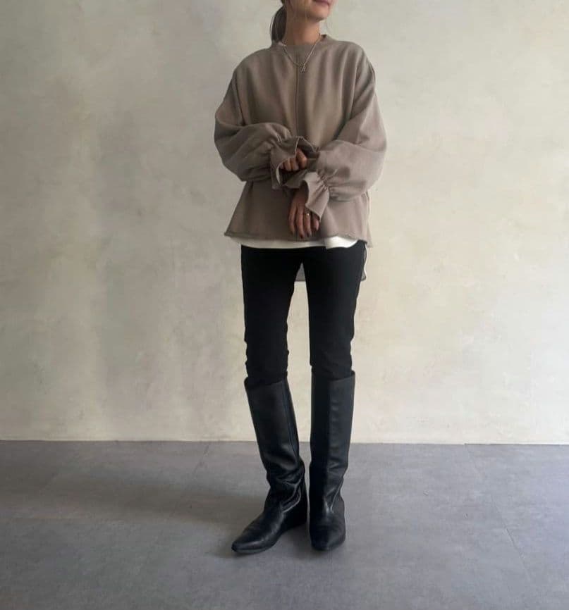 【期間限定1/24まで】 新品タグ付　ビアズリー　袖口フリルトレーナー 26SS