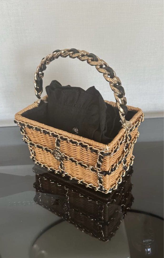 ヴァクトー　カゴバックミニ　美品　(持ち手をテグスにて補強あり)