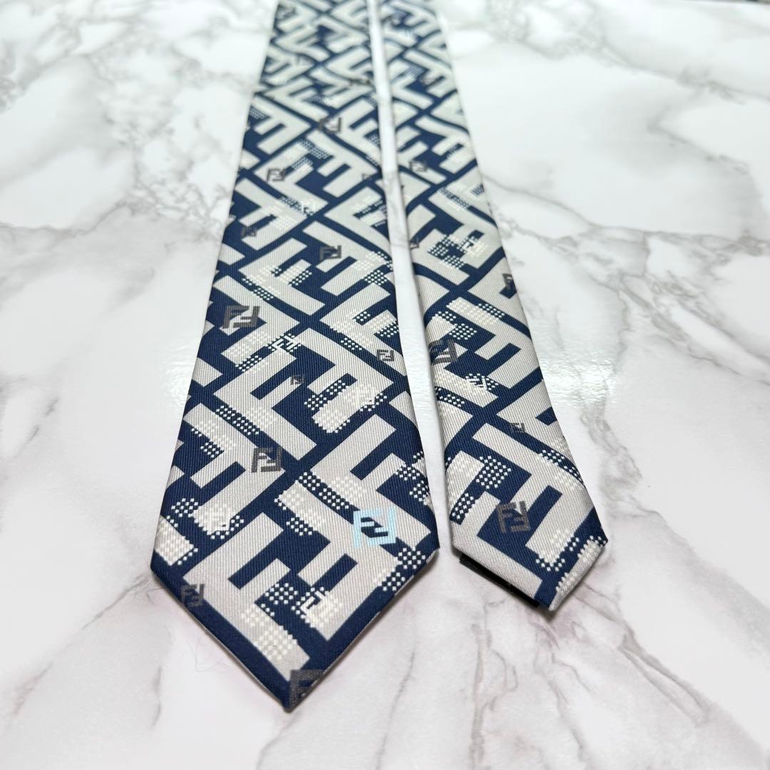 ✨未使用級✨ 激レア FENDI ネクタイ シルク100% ズッカ柄 デカロゴ
