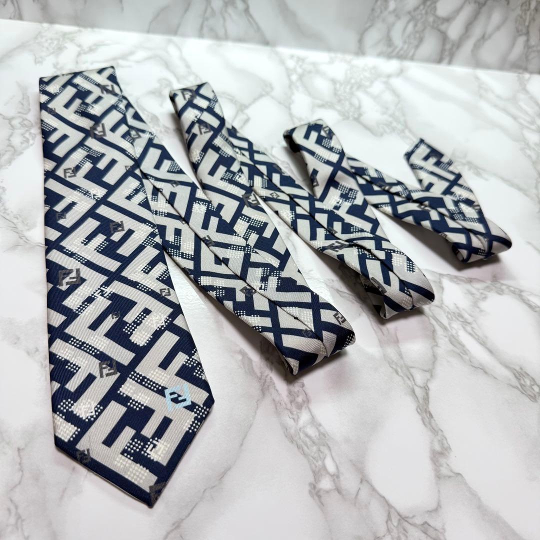 ✨未使用級✨ 激レア FENDI ネクタイ シルク100% ズッカ柄 デカロゴ