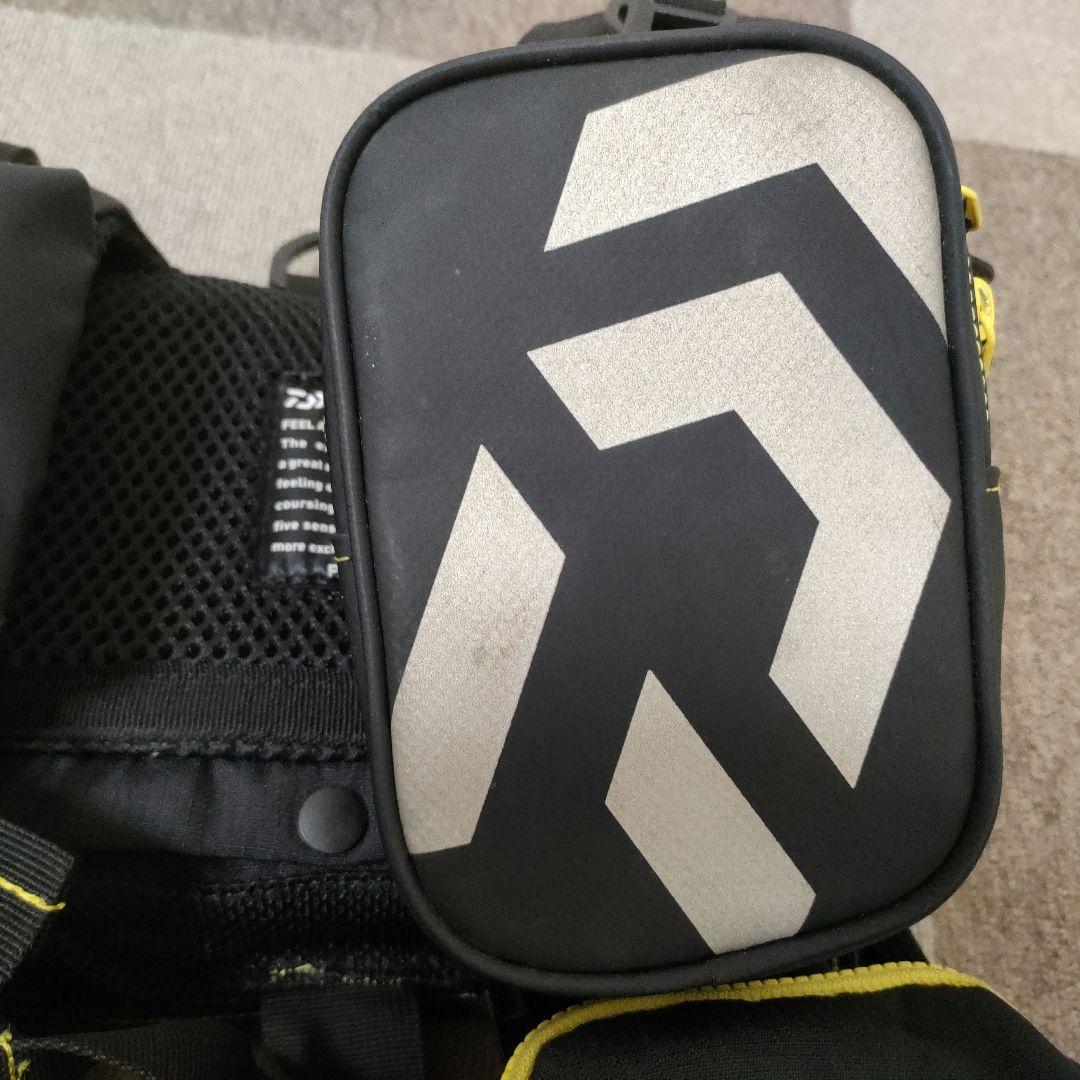 【DAIWA　DF-6107（ベンチクールゲームベストIII）】ブラックイエロー